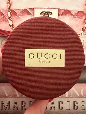 Gucci Beauty Round Compact Case in Burgundy with Gold Logo NWOT
